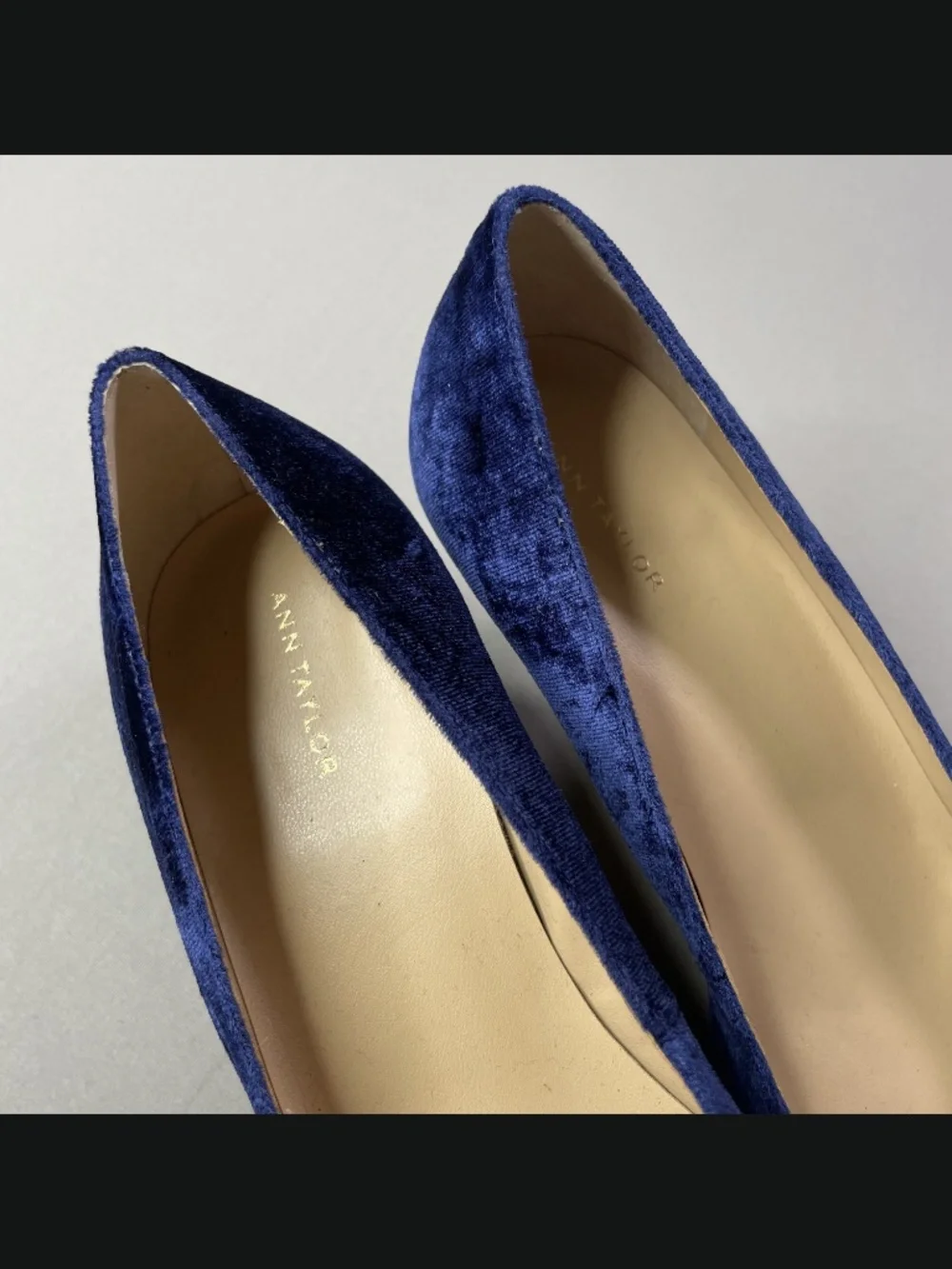 NEW Ann Taylor Shoes Womens 8 blue velvet kitten heels point toe cocktail
